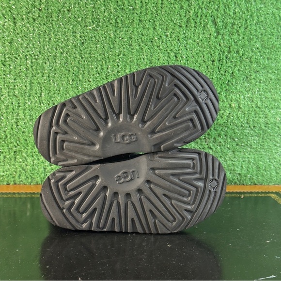 UGG Neumel 2 Black 1017320T Preschool Little Kids Size 12C - Picture 5 of 6